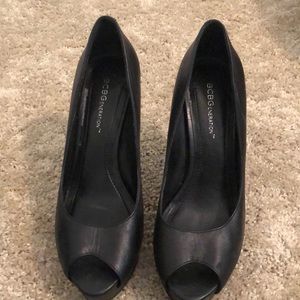 GUC BCBG platform open toe heel